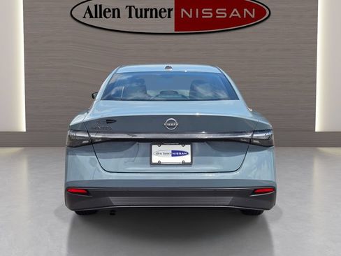 Used 2026 Nissan Sentra SV w/ Floor Mat Package FWD image 8