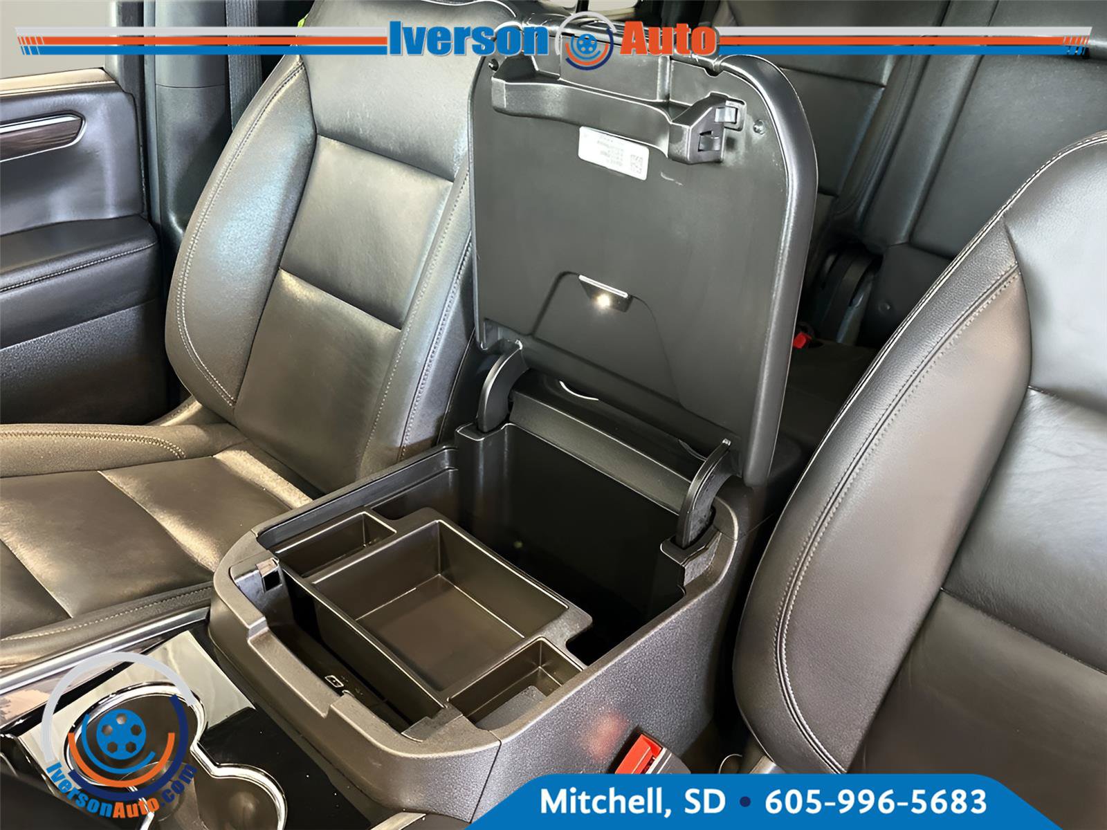 Used 2025 Chevrolet Suburban Z71 AWD/4WD image 24