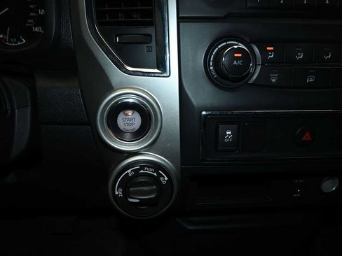Used 2017 Nissan Titan SV AWD/4WD image 13