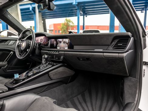 Certified 2025 Porsche 911 GT3 RWD image 33