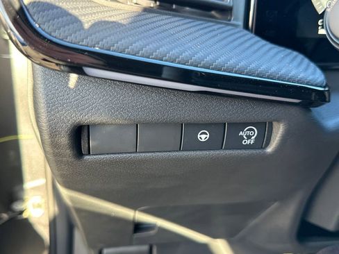 New 2025 Nissan Kicks SR image 11