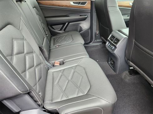 New 2025 Volkswagen Atlas SE image 18