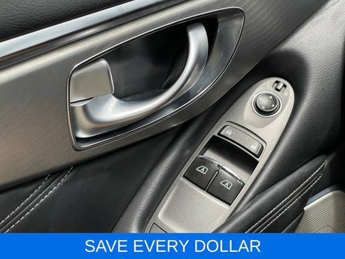Used 2017 INFINITI Q60 3.0t RWD image 17