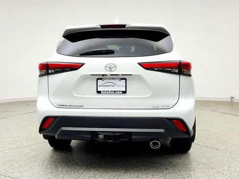 Used 2022 Toyota Highlander XLE AWD/4WD image 6