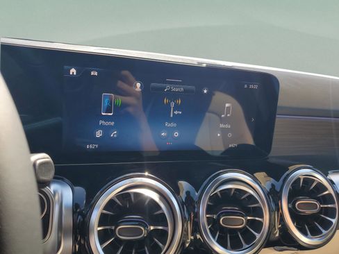Used 2026 Mercedes-Benz GLB 250 image 29