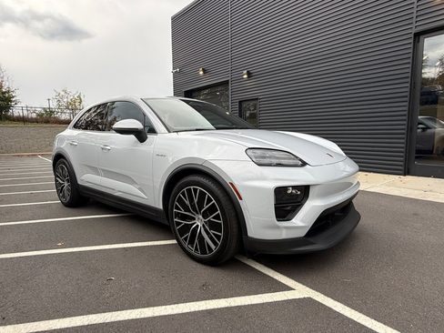 Certified 2024 Porsche Macan 4 Electric image 7