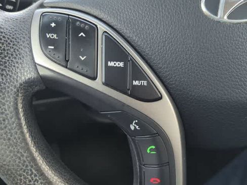 Used 2015 Hyundai Elantra GT FWD image 23