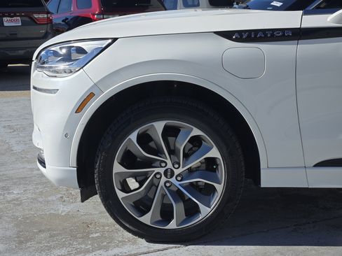 Used 2022 Lincoln Aviator Grand Touring w/ Equipment Group 301A image 9