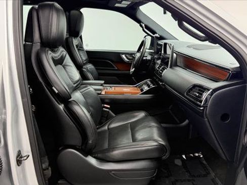 Used 2018 Lincoln Navigator Reserve AWD/4WD image 22