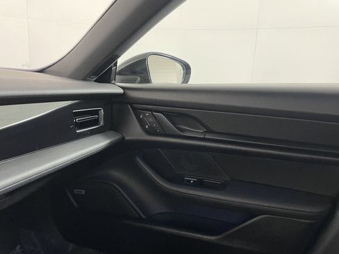 Used 2022 Porsche Taycan image 14