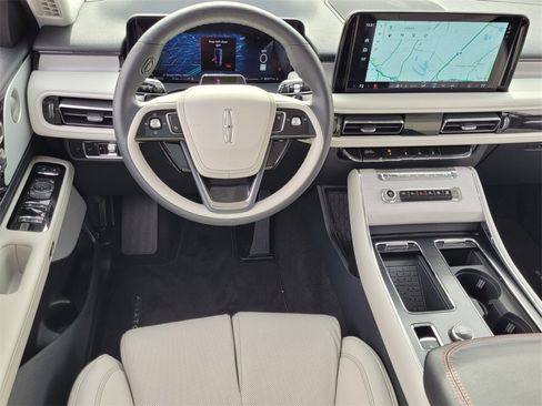 Used 2025 Lincoln Aviator Reserve w/ Equipment Group 201A image 7
