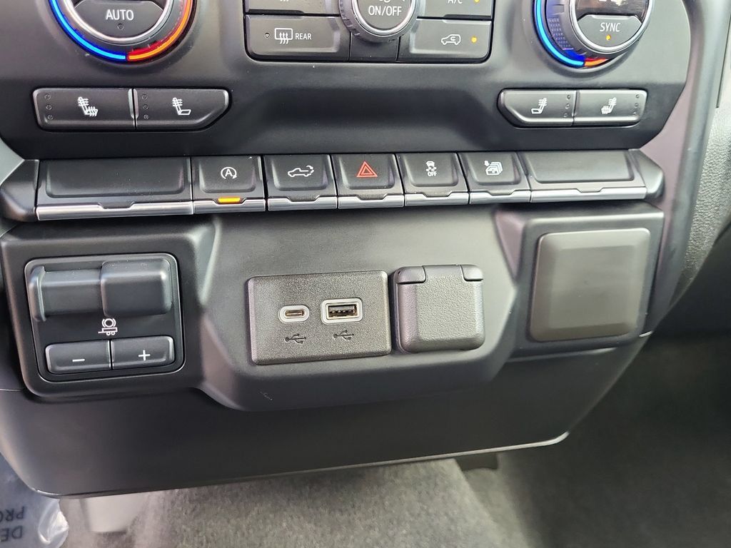 Used 2021 Chevrolet Silverado 1500 LT AWD/4WD image 32