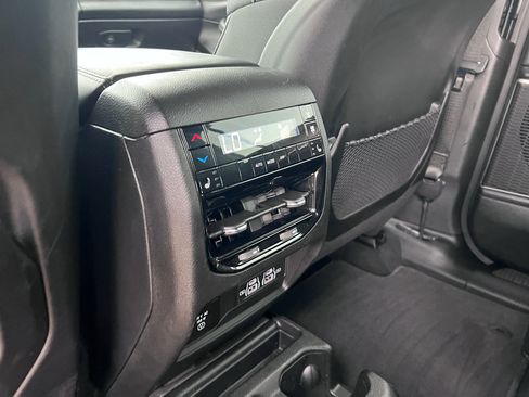 Used 2024 Jeep Grand Cherokee L Limited w/ Luxury Tech Group II RWD image 17
