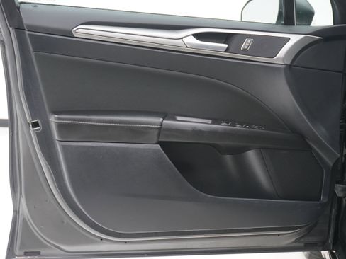 Used 2020 Ford Fusion SE image 13