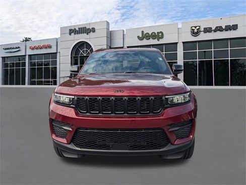 New 2025 Jeep Grand Cherokee Altitude image 9