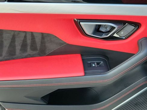 Used 2022 Lamborghini Urus AWD/4WD image 11