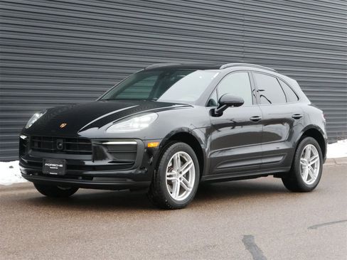 Used 2025 Porsche Macan image 1