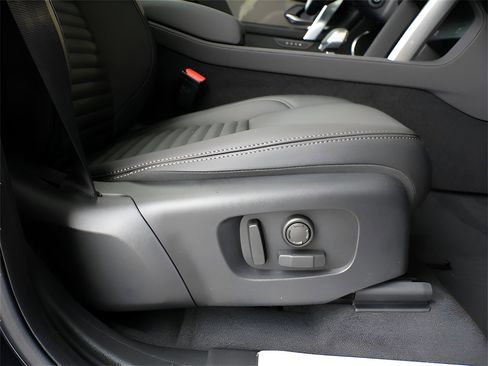 New 2025 Land Rover Discovery Sport Dynamic SE image 26