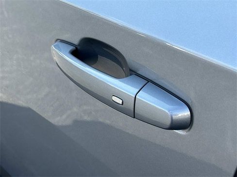 Used 2024 Chevrolet Traverse LT image 15