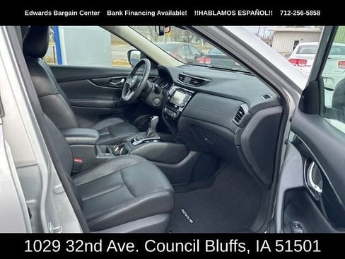 Used 2017 Nissan Rogue SL image 11