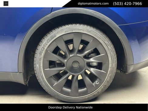 Used 2020 Tesla Model Y Long Range image 32