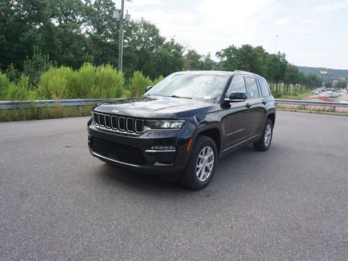Used 2022 Jeep Grand Cherokee Limited AWD/4WD image 23