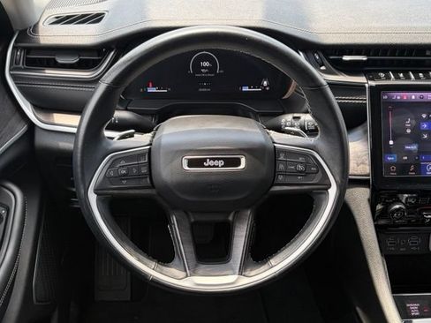 Used 2022 Jeep Grand Cherokee Limited AWD/4WD image 39