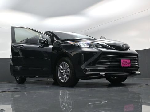 New 2026 Toyota Sienna XLE FWD image 26