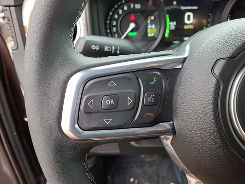 Used 2025 Jeep Wrangler Unlimited Sahara image 20