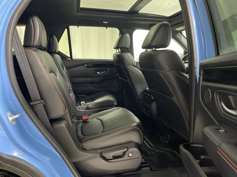 Used 2023 Honda Pilot TrailSport image 11