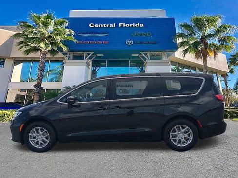 New 2026 Chrysler Pacifica Select FWD image 8