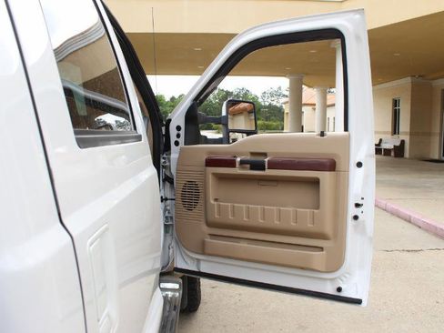 Used 2011 Ford F450 King Ranch w/ FX4 Off Road Pkg image 28