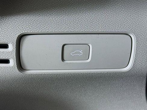 New 2026 Volvo XC40 B5 Plus w/ Protection Package Premier AWD/4WD image 10