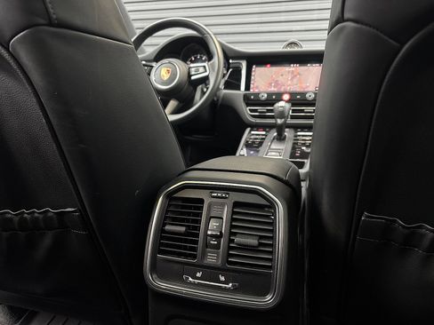 Certified 2024 Porsche Macan image 19