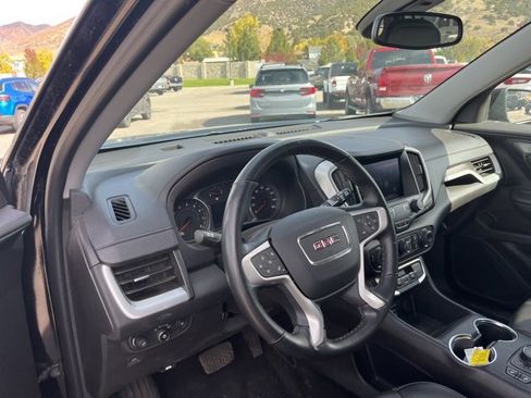 Used 2024 GMC Terrain SLT image 12