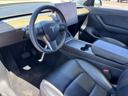 Used 2022 Tesla Model Y Long Range AWD/4WD image 18
