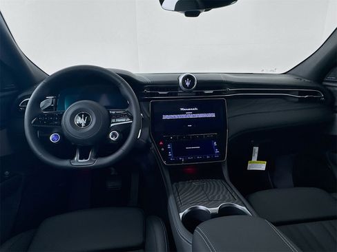 New 2025 Maserati Grecale GT image 23