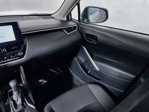 Certified 2025 Toyota Corolla Cross LE FWD image 20