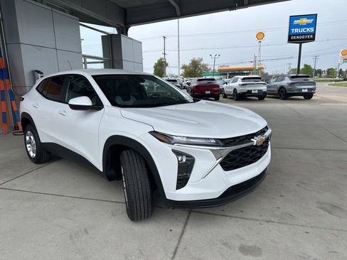 New 2026 Chevrolet Trax LS FWD image 3