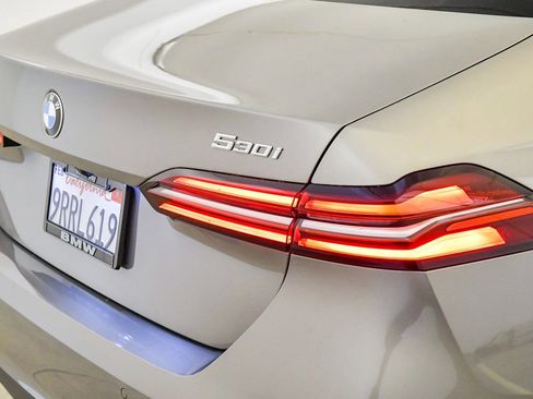 Used 2025 BMW 530i w/ Premium Package image 12