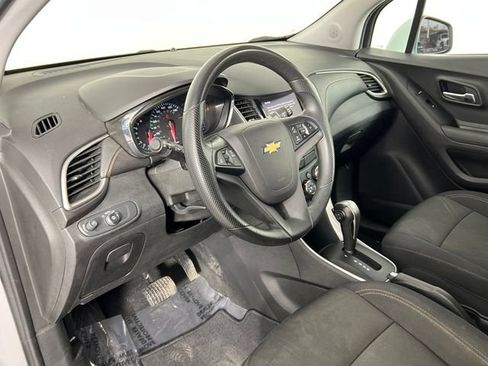 Used 2020 Chevrolet Trax LT AWD/4WD image 25