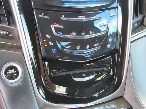 Used 2017 Cadillac Escalade Platinum image 21