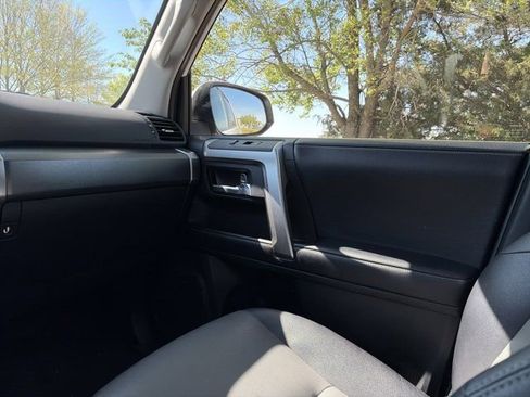 Used 2018 Toyota 4Runner SR5 Premium image 23