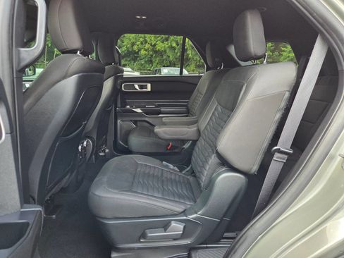 Used 2020 Ford Explorer XLT w/ Comfort Package AWD/4WD image 13