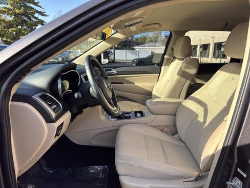 Used 2019 Jeep Grand Cherokee Laredo image 20