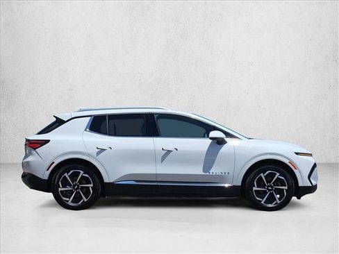 Certified 2025 Chevrolet Equinox EV LT FWD image 9