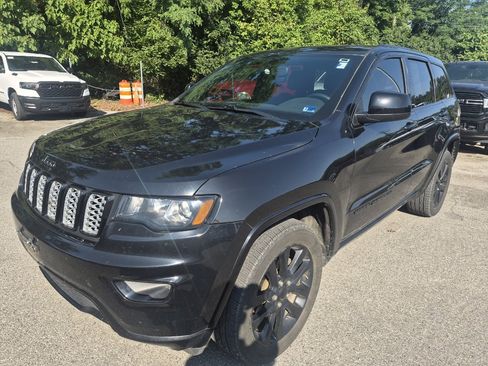 Used 2018 Jeep Grand Cherokee Altitude AWD/4WD image 2
