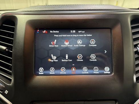 Used 2019 Jeep Cherokee Latitude w/ Cold Weather Group image 19