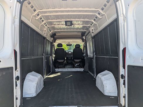 Used 2025 RAM ProMaster 2500 w/ Convenience Group FWD image 12