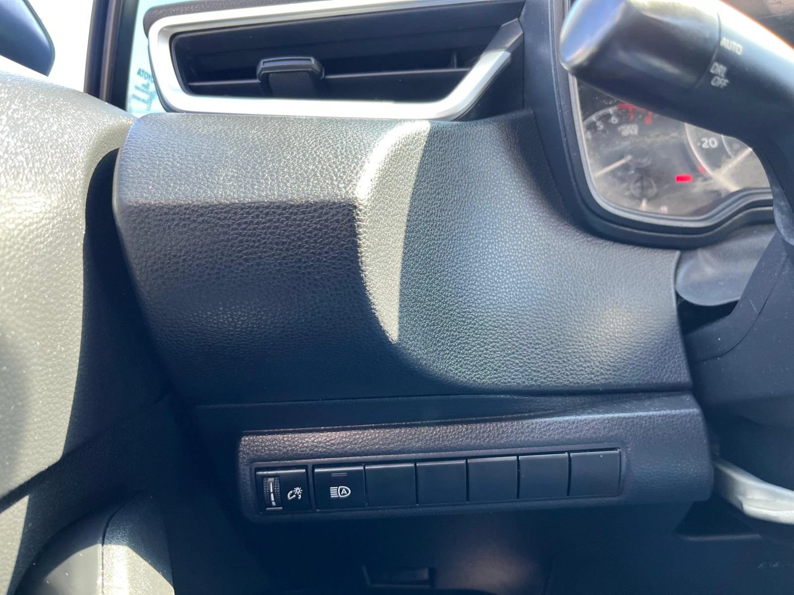 Used 2020 Toyota Corolla LE FWD image 16